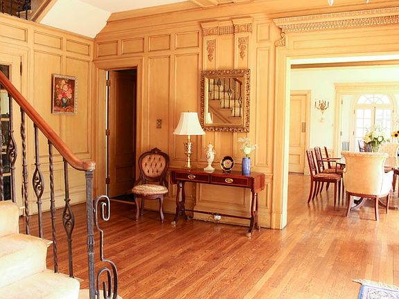 3rd image of 2959 Fairmount Blvd
