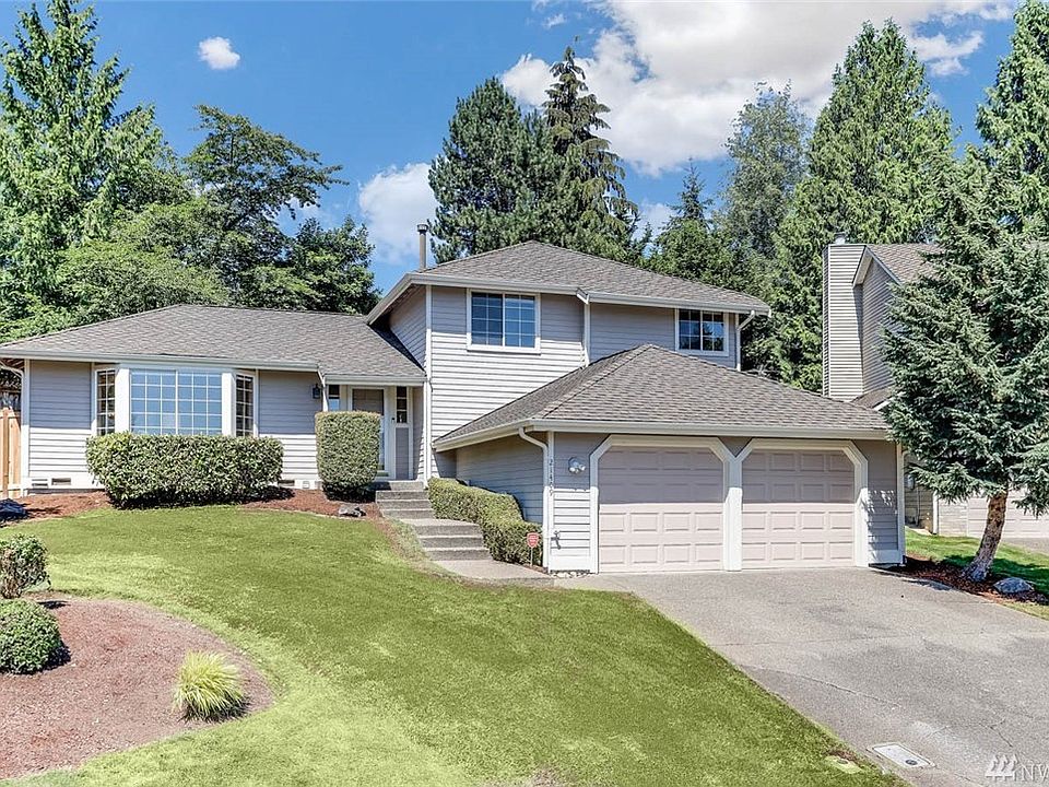 Welcome home to Hillshire Terrace and this 4 bedroom, 3 bathroom home nestled in a quiet cul-de-sac. Enter to an open floorplan,