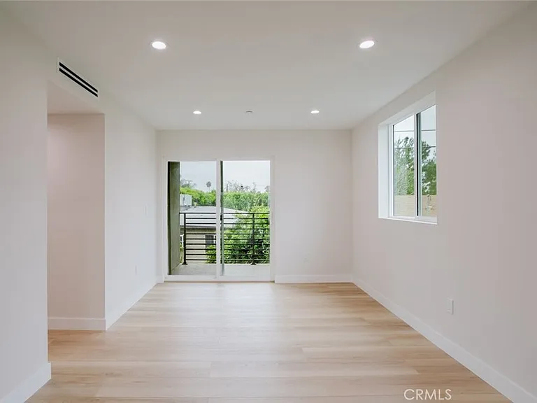 8915 Wakefield Ave — Photo 13