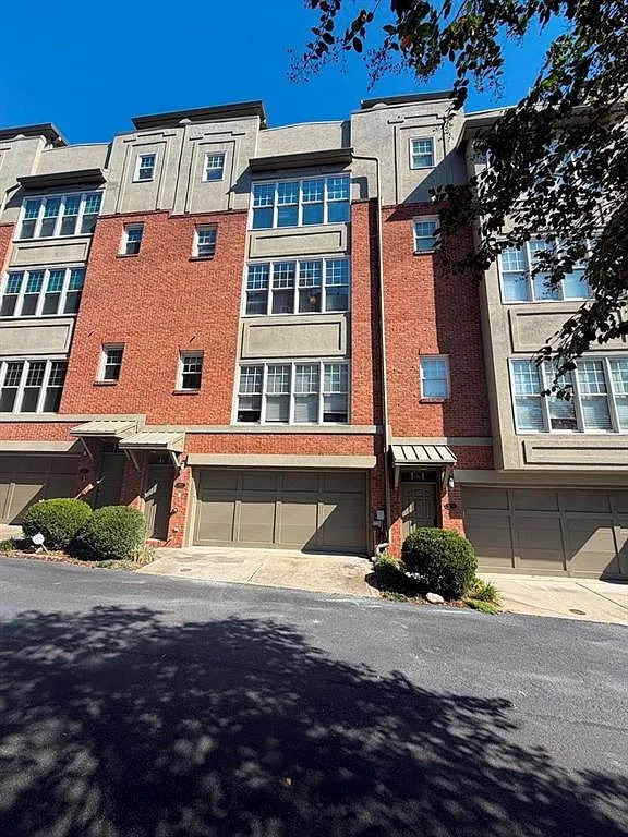 2 bed, 2.5 bath, 2010 sqft, $3,400 — Photo 1