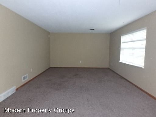 4th image of 1705-1707 Stanford Dr
