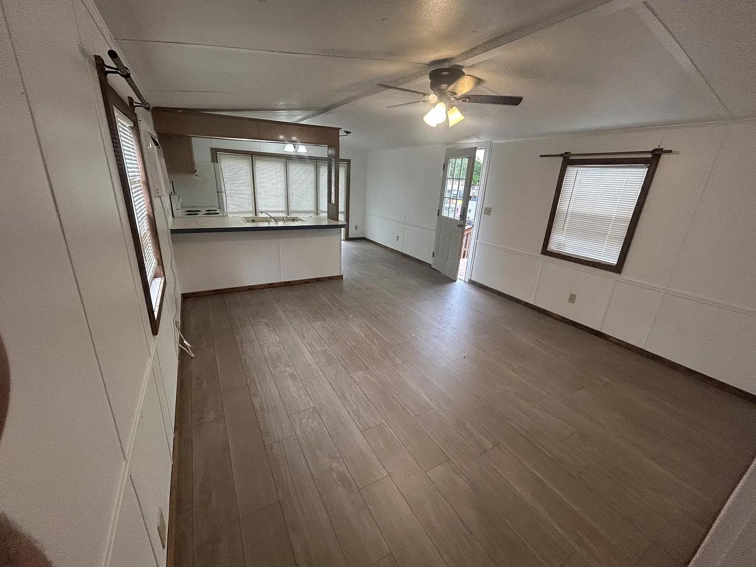 2 bed, 900 sqft, $950 — Photo 2