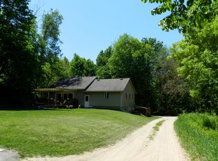 596 Gilletts Lake Rd, Jackson, MI 49201