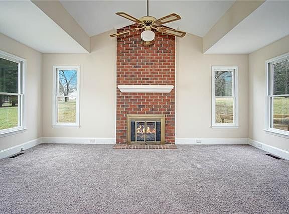 3rd image of 8429 Meadowcroft Ct