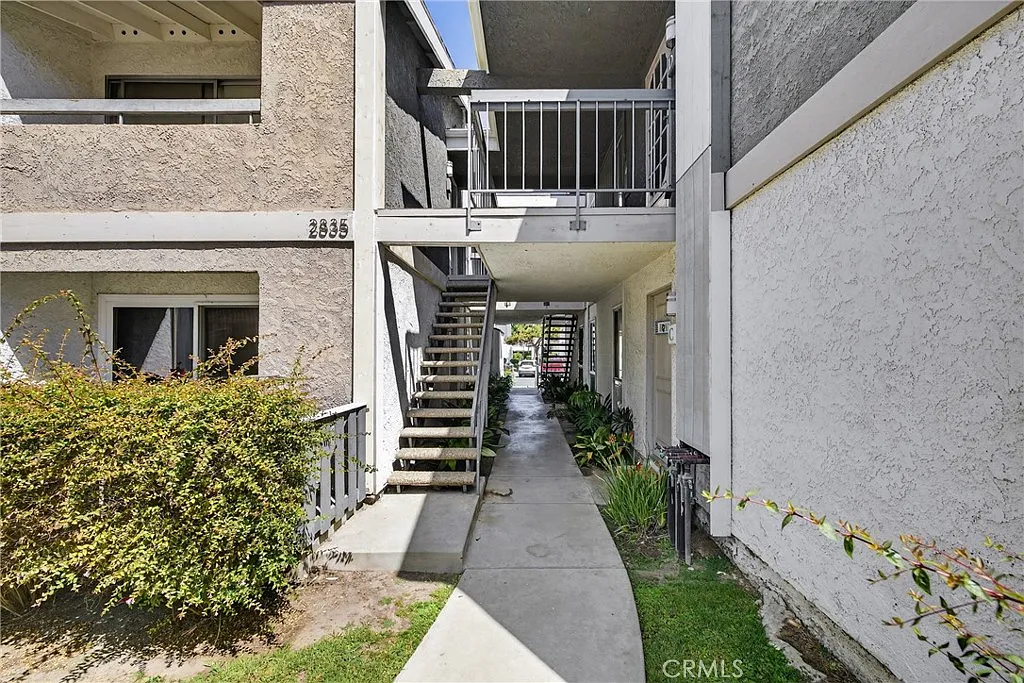 Building Photo - 2839 S Fairview St #D