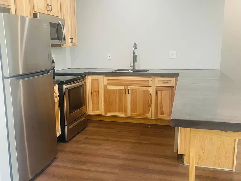 27 Farview St — Photo 2