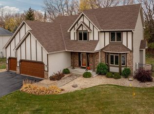 9949 Lee Dr, Eden Prairie, MN 55347