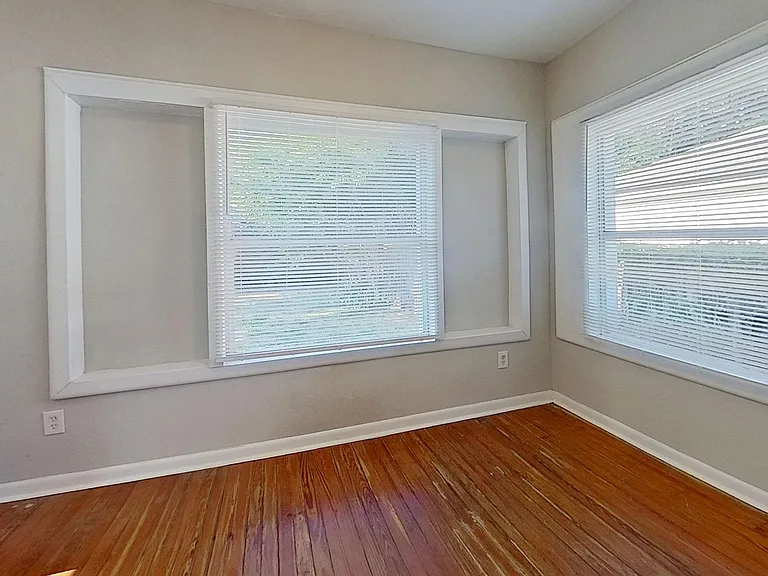 4633 Kingsbury St — Photo 17