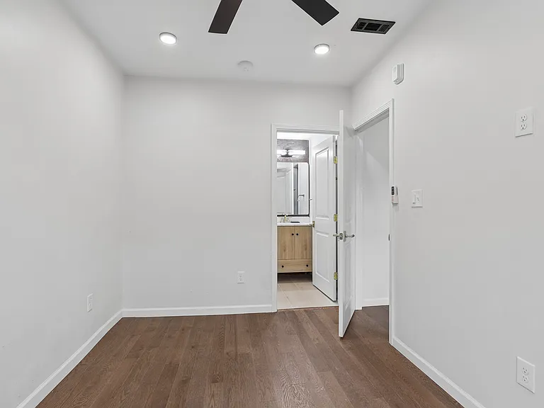 5 Del Lin Dr #202 — Photo 11