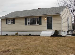 419 Apple Blossom Rd, Easton, PA 18040