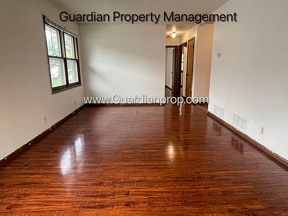 3rd image of 1013 43 1/2 Ave NE