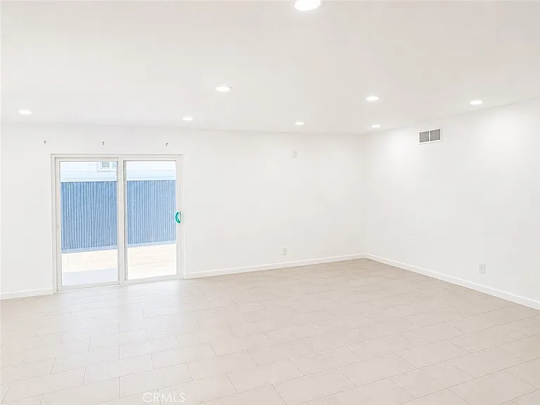 23926 Hamlin St — Photo 15