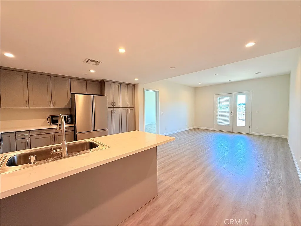 Building Photo - 419 N Chandler Ave #419