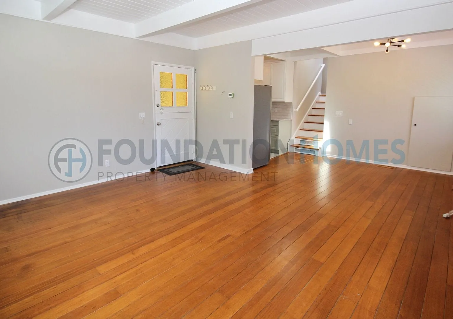 Stylish Minimalist San Rafael Bungalow | 2 Bed | 1 Bath | A/C | Yard | Views — Photo 3