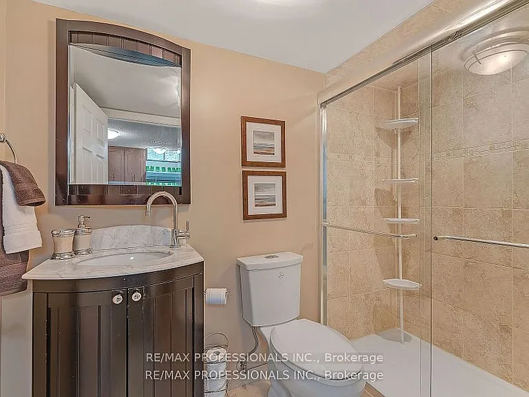 124 Panter Cres #LOWER — Photo 18