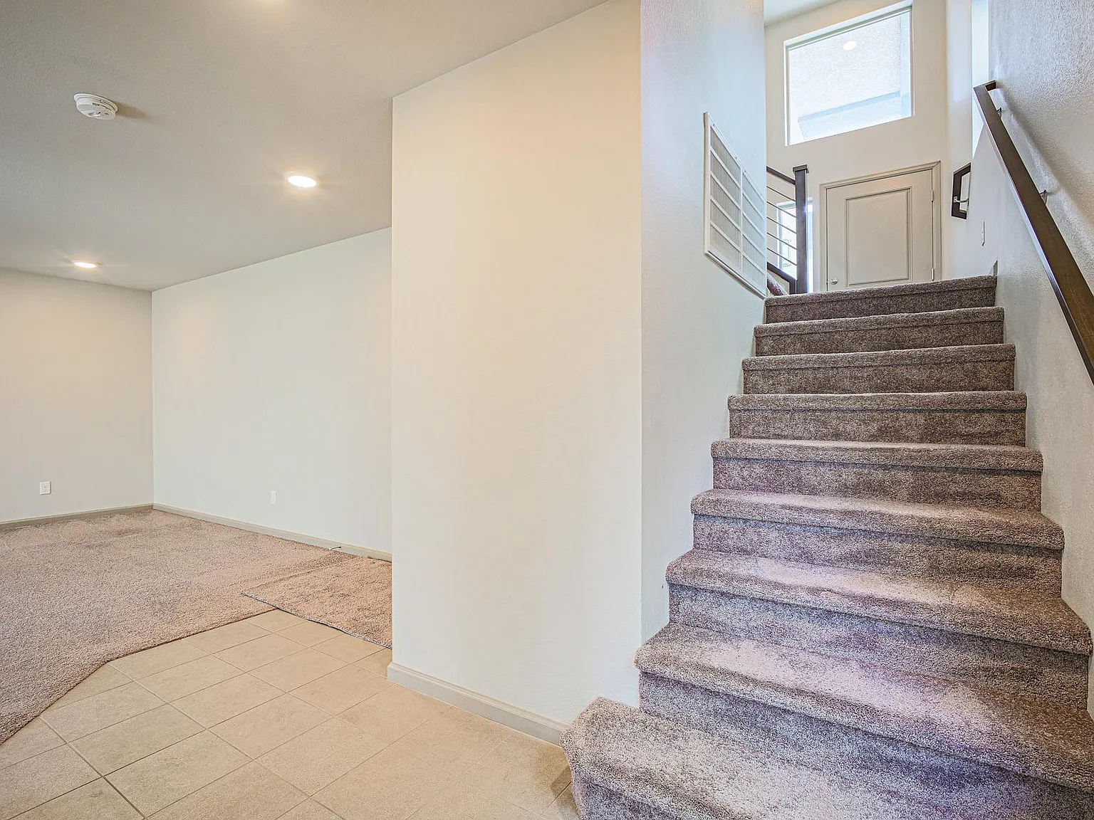 3 bed, 2.5 bath, 2299 sqft, $2,750 — Photo 2