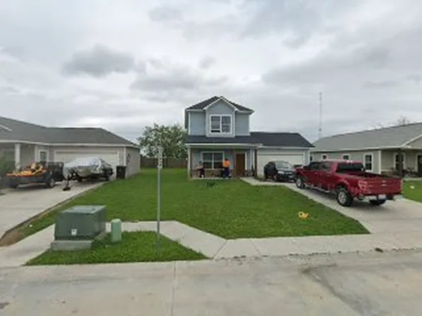 105 Hummingbird Ave, Schulenburg, TX 78956