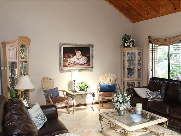3rd image of 686 NE 1st St #686