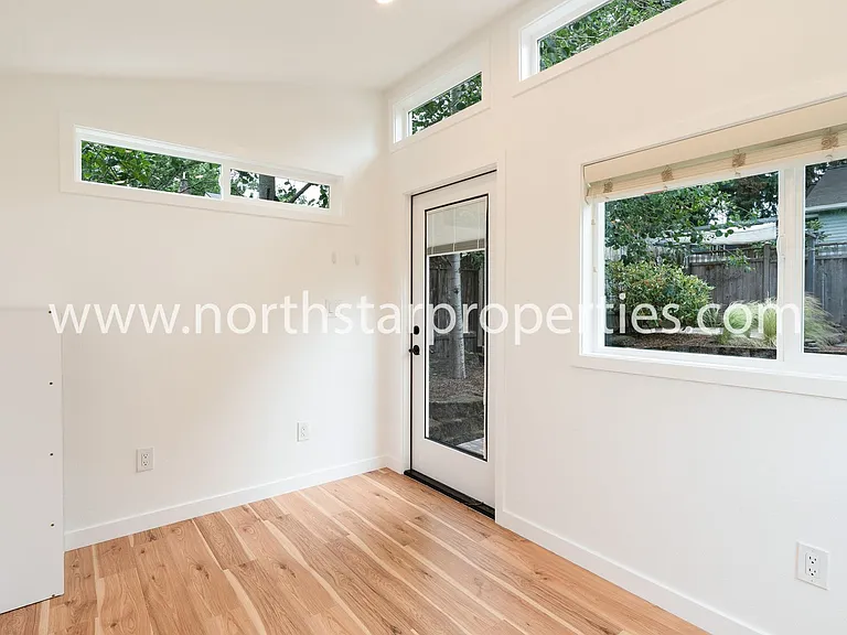 3540 SW Falcon St — Photo 31