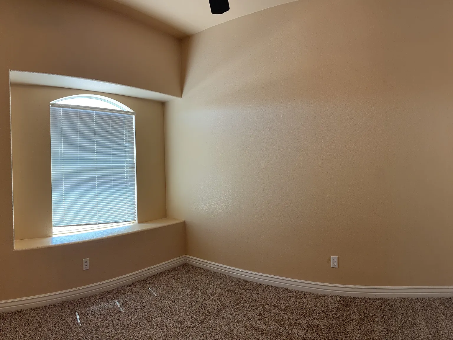 5545 Manuel Moreno - 1 — Photo 4