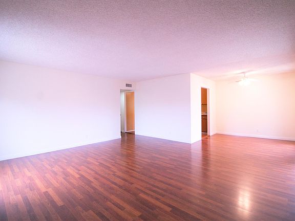 4th image of 1126 Fairview Ave Unit 212