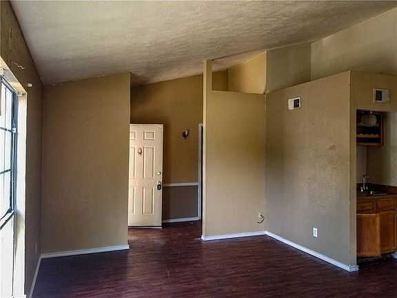 2nd image of 2703 Armstrong Dr