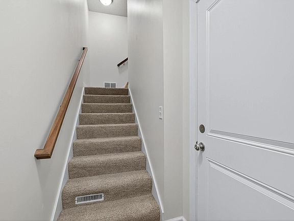 4th image of 4833 Lauren Ln