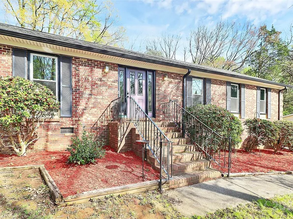 7034 Leaves Ln, Charlotte, NC 28213