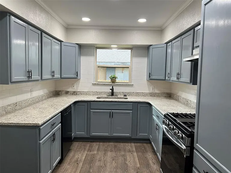 1811 Erwin Pl — Photo 3