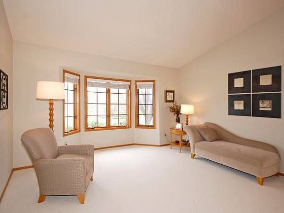 2nd image of 8965 Cambridge Ct N