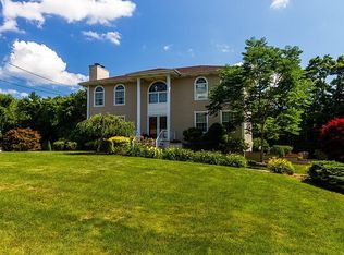 4 Wolf Hill Dr, Swansea, MA 02777