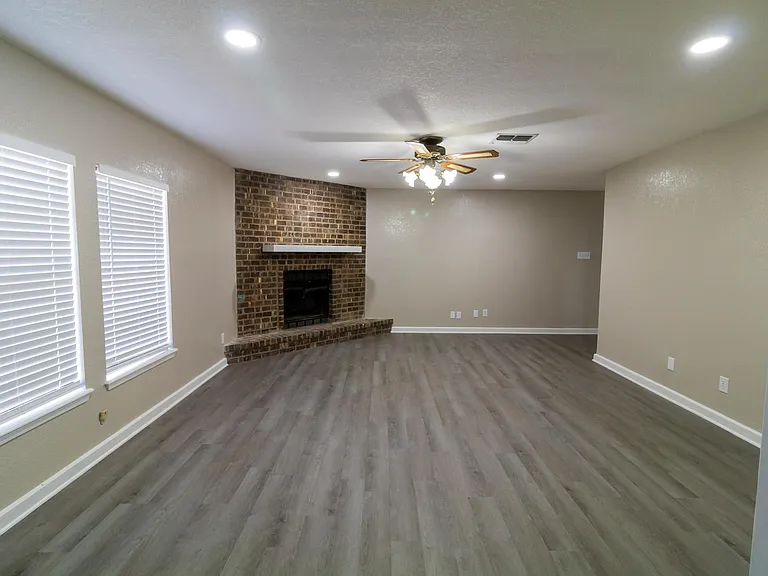 2245 Brighton Dr — Photo 4