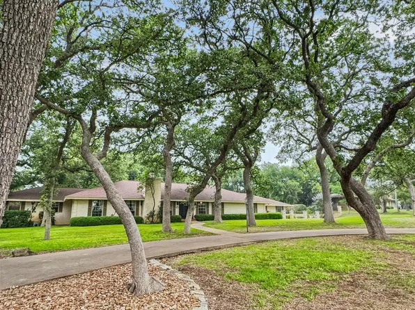 131 Royal Oaks Rd, Kerrville, TX 78028