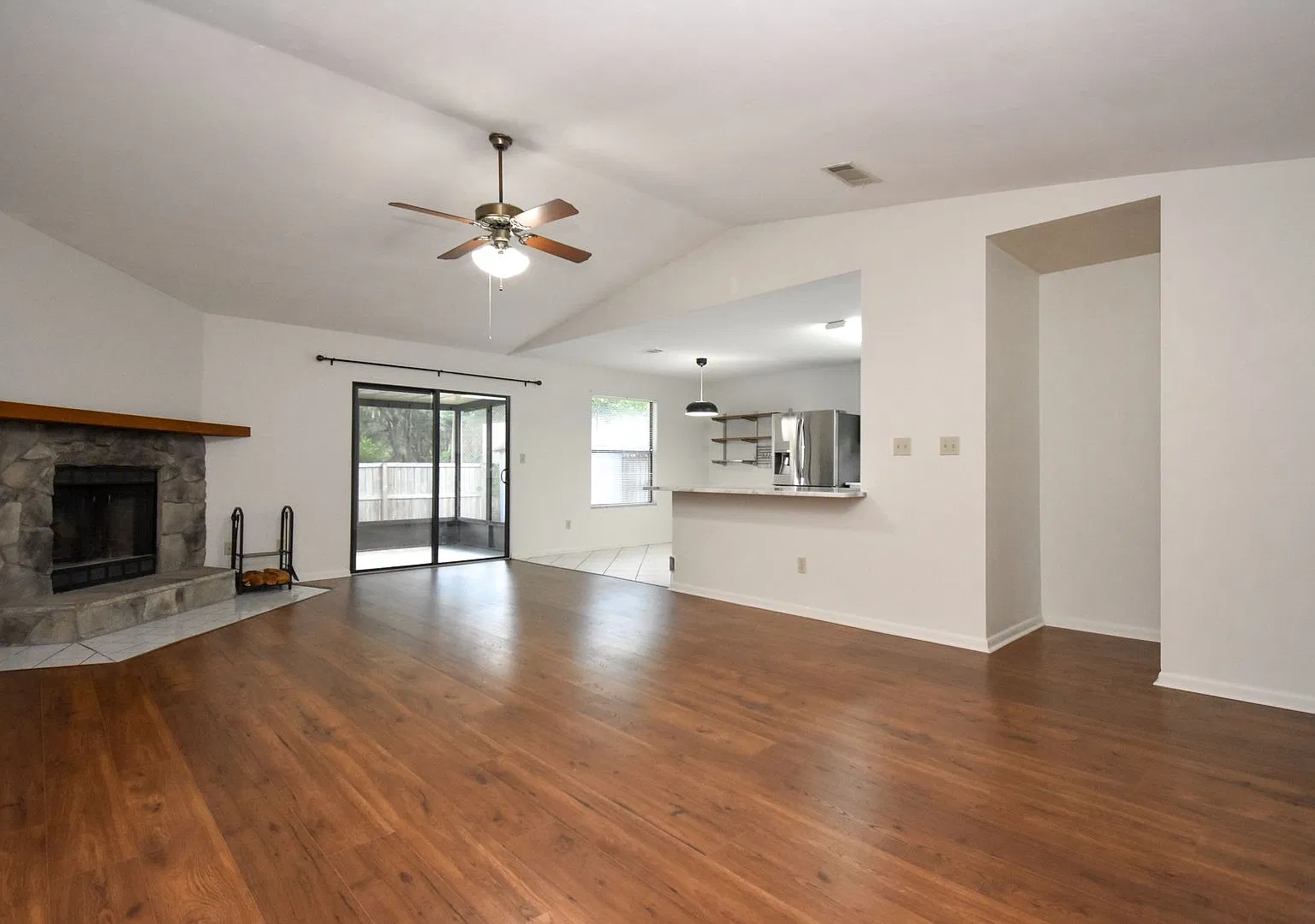 3737 NW 59th Place (Mile Run) — Photo 3