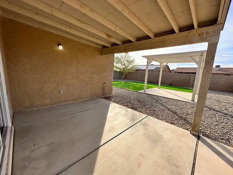 4126 S Cedar Ave — Photo 9