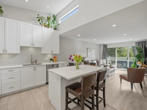 3875 W 4th Ave #305, Vancouver, BC V6R 4H8