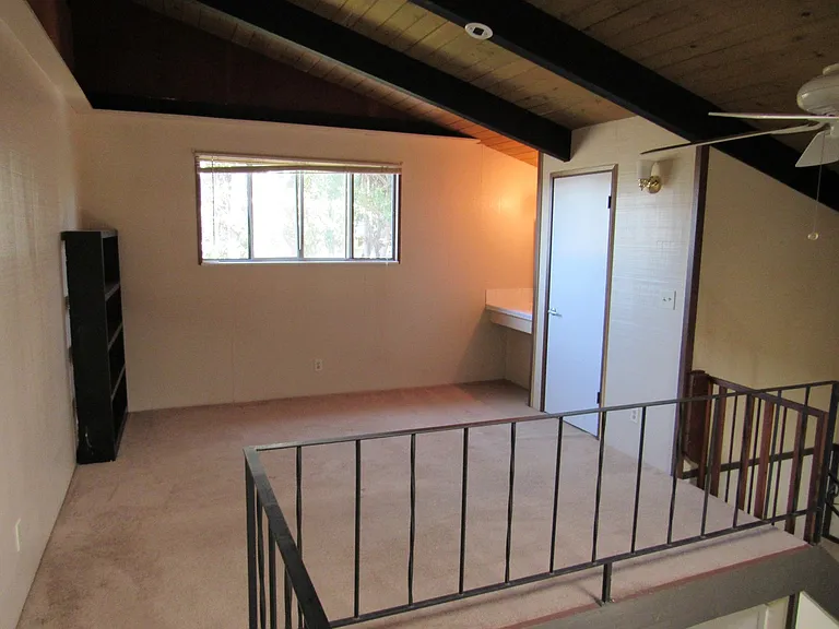 481 Hillview St — Photo 6