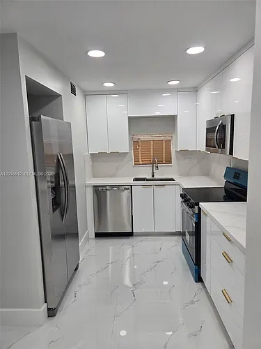 700 S Hollybrook Dr #207 Photo 1