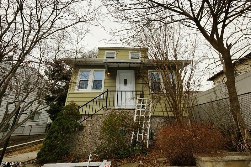 1st image of 1318 State St