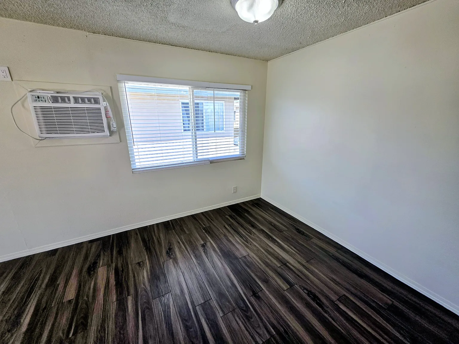 3 bed, 1100 sqft, $3,250 — Photo 4