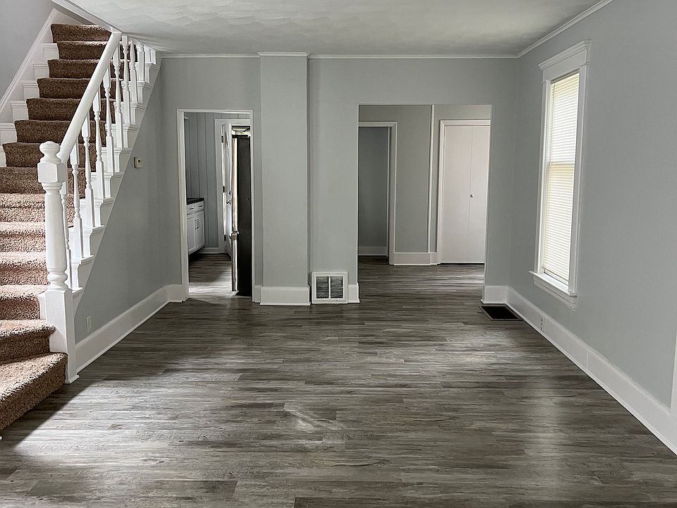Living / dining / kitchen / mudroom