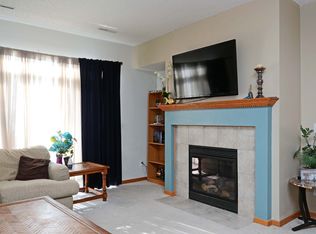 672 Cobblestone Way, Shakopee, MN 55379