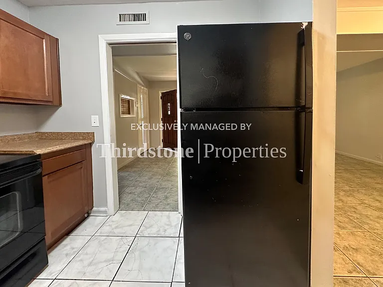 1038 La Marche Dr — Photo 7