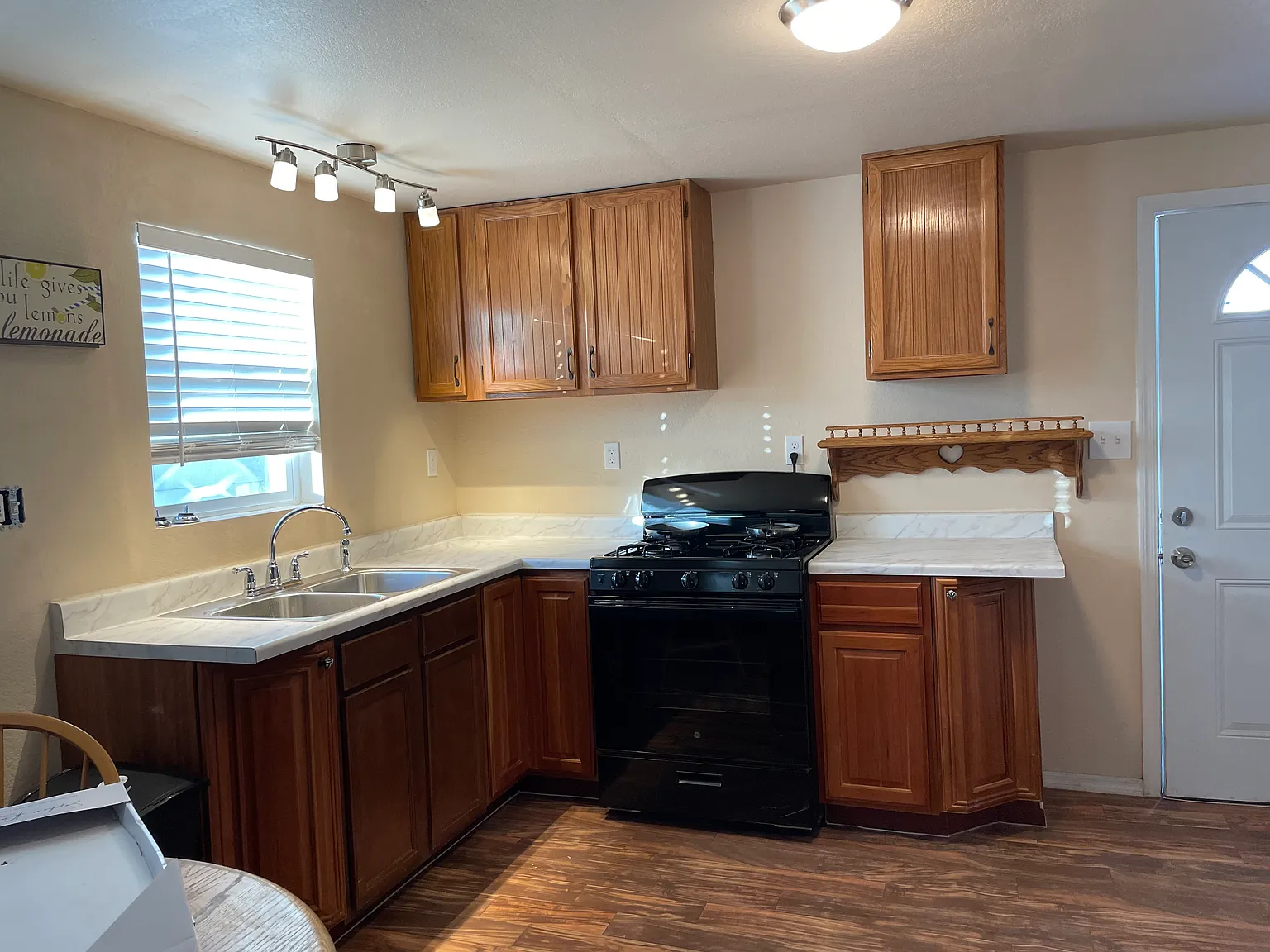 2 bed, $1,300 — Photo 4