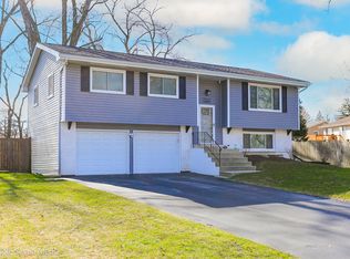 7621 Grant St, Darien, IL 60561