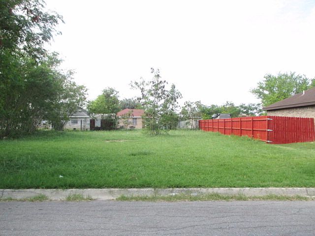 1st image of 704 W Albatross Ave