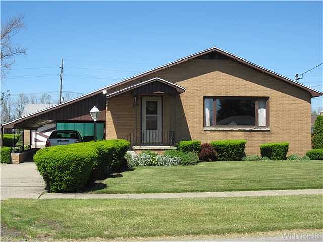 1st image of 122 Raymond Ave