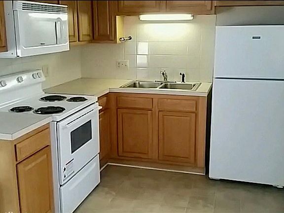 3rd image of 3703 Bernice Dr #4