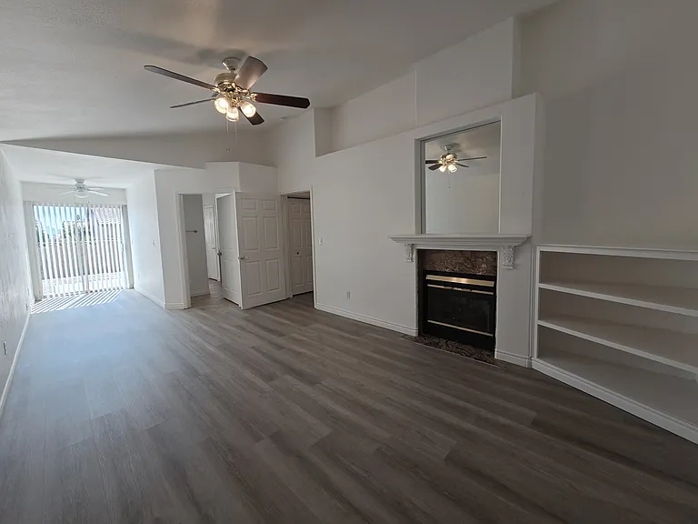 1612 N Torrey Pines Dr #104 — Photo 15