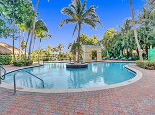 19501 W Country Club Dr, Aventura, FL 33180